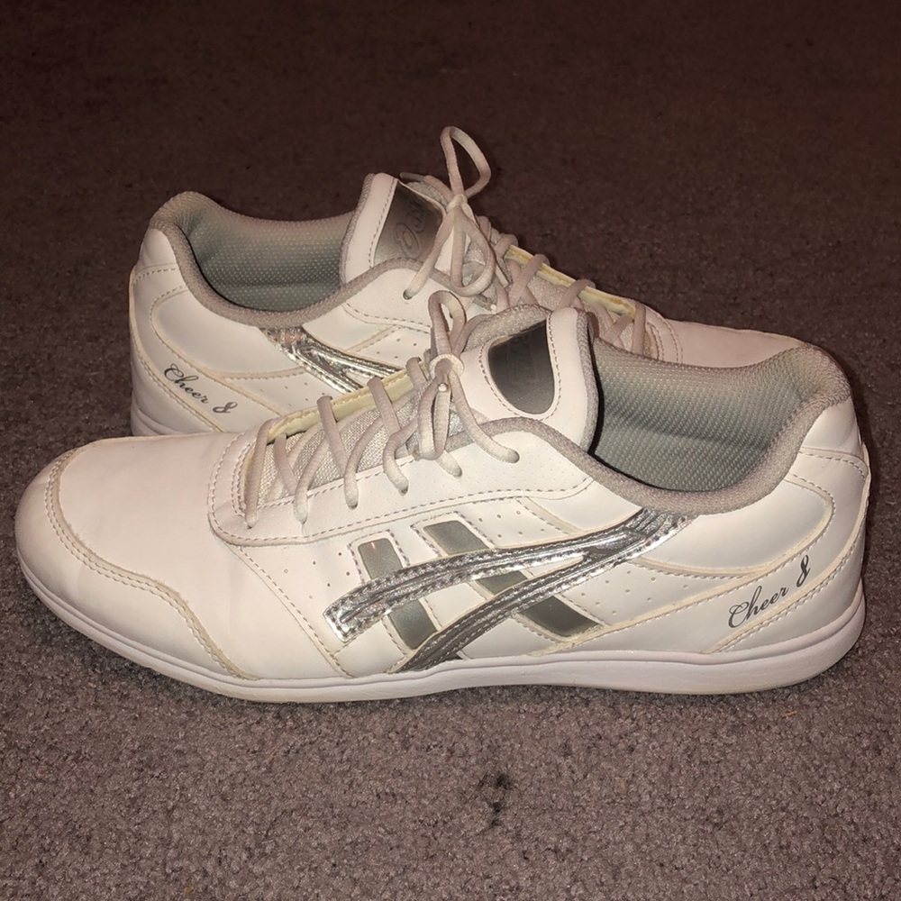 Asics Cheer 8 Shoes